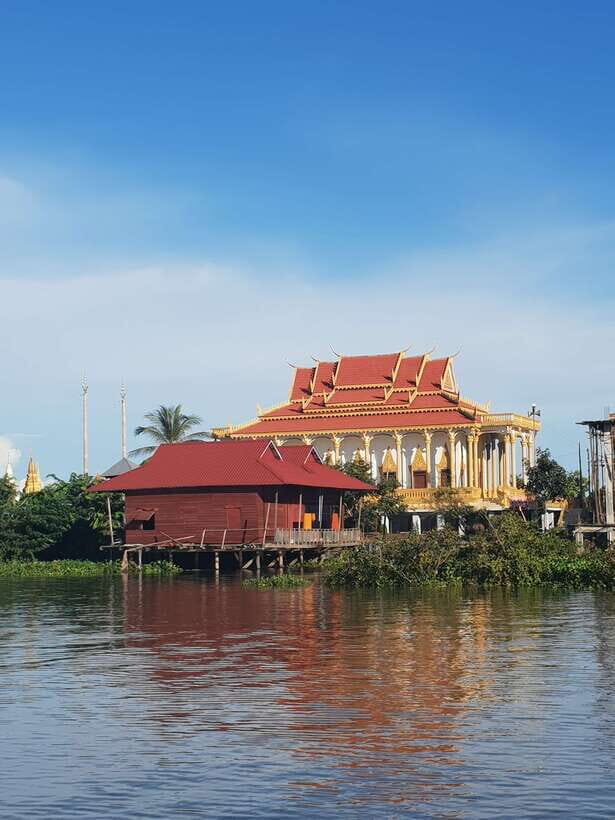 Siem Reap: Kompong Khleang Floating Village Guided Tour - Kompong Khleang Floating Village: What Makes It Different