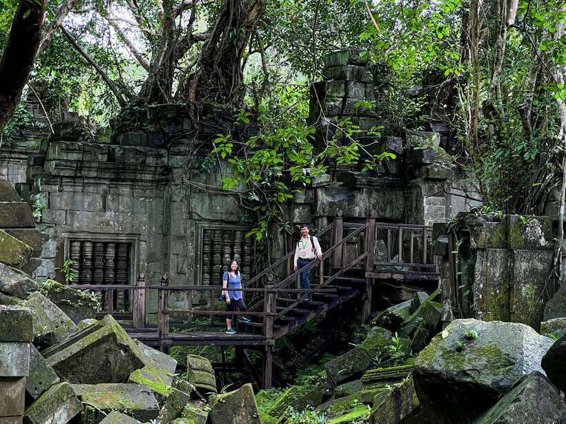 Siem Reap: Kulen Mountain, Beng Mealea and Tonle Sap Tour - Preah Dak and the small stop snacks that change your mindset