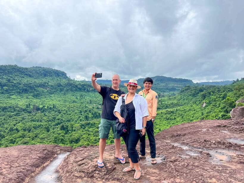 Siem Reap: Kulen Mountain Small Group Tour with Picnic Lunch - Poeng Ta Kho (Amazing Cliff): A Short Stop with Big-Scene Payoff