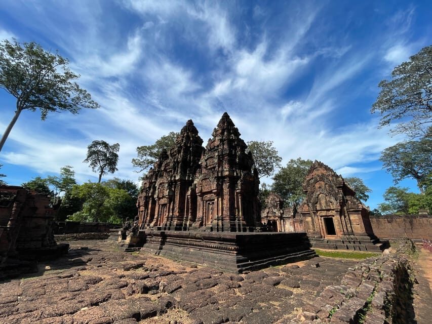 Siem Reap: Kulen Waterfall and Banteay Srei Exploration - Preah Ang Thom: The 8-Meter Reclining Buddha in Sandstone
