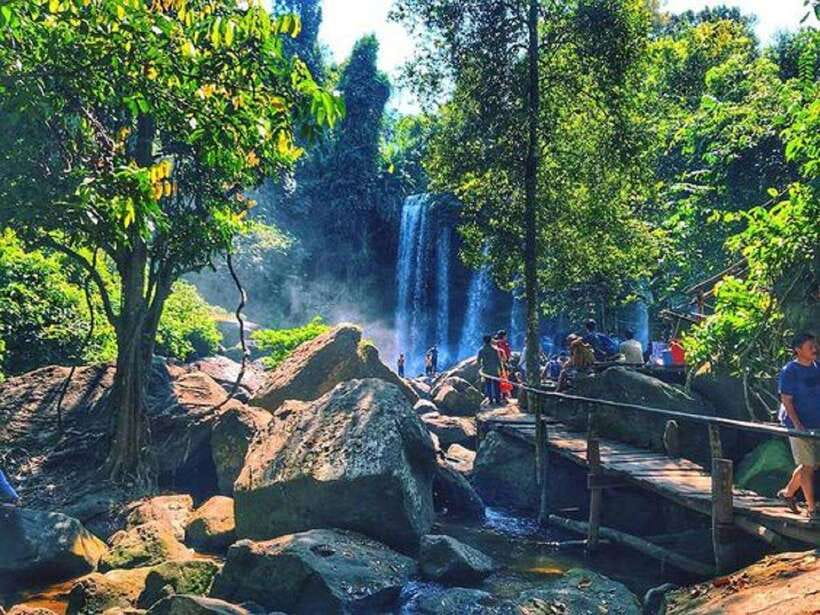 Siem Reap: Kulen Waterfall by Private Tour - The 1000 Lingas riverside site: a scene you’ll remember