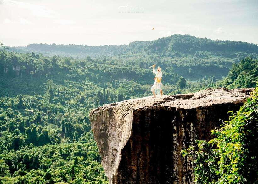 Siem Reap: Kulen Waterfalls and Banteay Srei Tour - Banteay Srei: The Citadel of Women and the Pink Sandstone Factor
