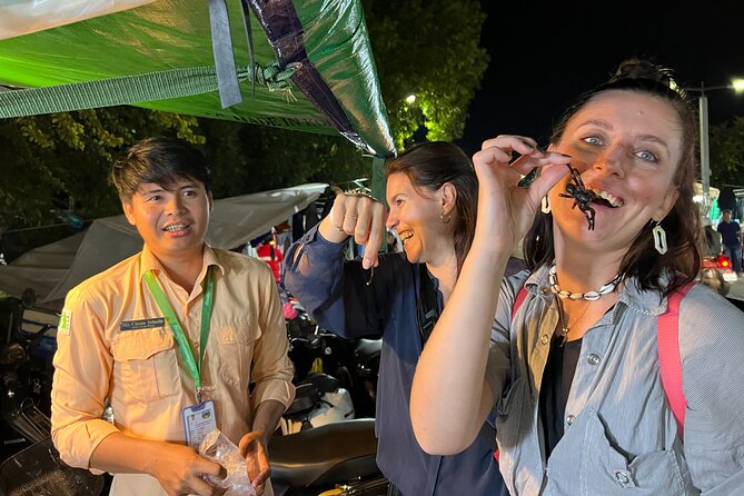 Siem Reap: Local Street Food Experience by Tuk-Tuk - Siem Reap street food tastes better after dark