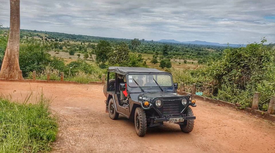 Siem Reap: Magical Kulen Mountain by Cambodiajeep - First stop: the mountain pagoda and quiet scenery