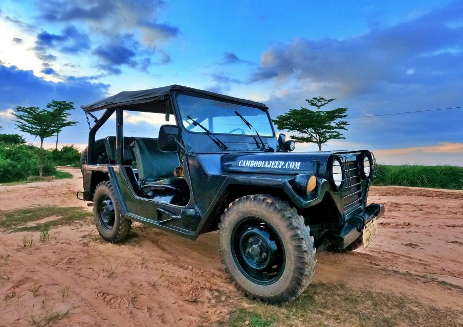 Siem Reap: Magical Kulen Mountain by Cambodiajeep - The cliff panorama finale: jungle, canyons, and mountain range views