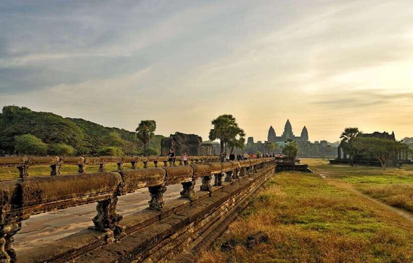 Siem Reap: Private Angkor Wat & Bakheng Mountain Sunset Tour - Should you book this tour?