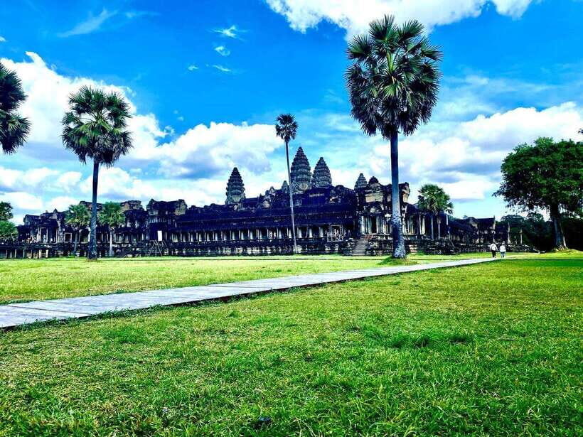 Siem Reap: Private Angkor Wat & Bakheng Mountain Sunset Tour - A 2 PM Angkor Wat to Bakheng sunset plan that actually fits