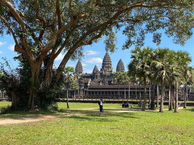 Siem Reap: Private Angkor Wat & Bakheng Mountain Sunset Tour - Phnom Bakheng sunset: the 65-meter view and the timing reality