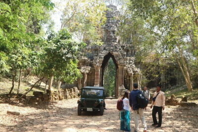 Siem Reap: Private Custom Angkor Wat Tour with Local Guide - Angkor Wat stop: scale, reliefs, and where to focus
