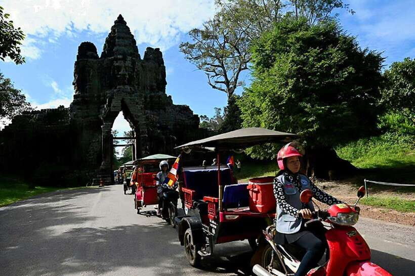 Siem Reap : Private Tuk-Tuk Tour of the Magnificent Temples. - Angkor Thom and Bayon: Faces in the Morning Light