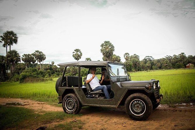 Siem Reap: Silk Farm & Countryside Offbeat Jeep Tour - Getting into Krong Siem Reap: countryside roads and daily life