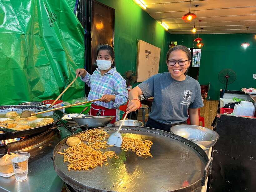 Siem Reap: Small Group Street Food Tour with Tuk-Tuk Ride - Your 3-hour tasting route: from spring rolls to green curry noodles