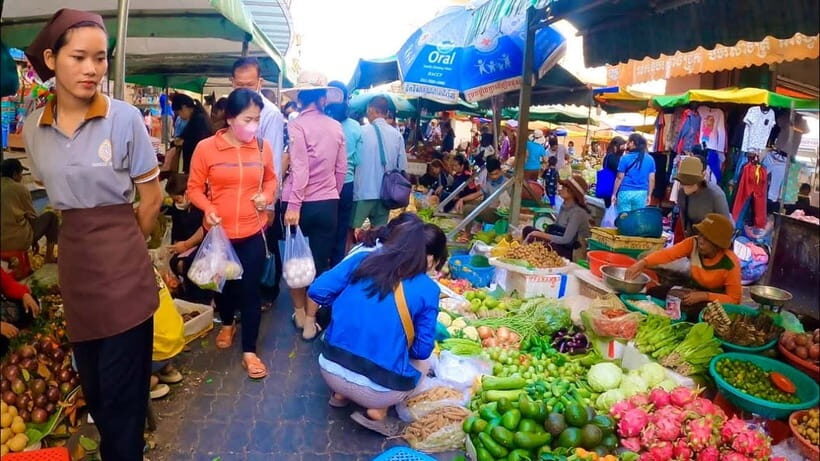 Siem Reap Street Foods Tour by Tuk Tuk with Personal Guide - Phsar Leu Thom Tmey and Targowisko: food and shopping in the same breath
