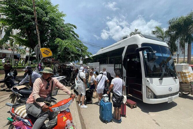 Siem Reap to Laos Border, Don Det, 4000 island, Pakse ,Vientiane - Vientiane Drop-Off: Less Chaos When You Land in the Capital