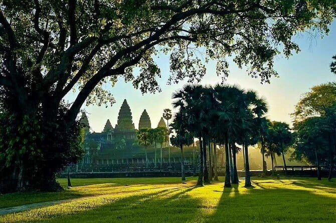Siem Reap to Phnom Kulen: Waterfalls & 1000 Lingas Tour - Stop 2: Phnom Kulen National Park and Jungle Walking