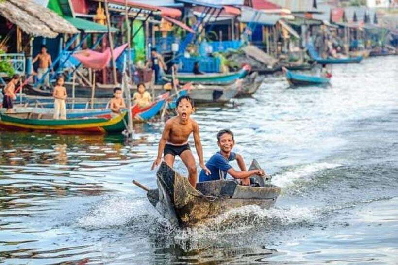 Siem Reap: Tonle Sap, Kampong Phluk & Floating Village Tour - Wat Kampong Phluk Pagoda: A Photo Stop That Adds Context