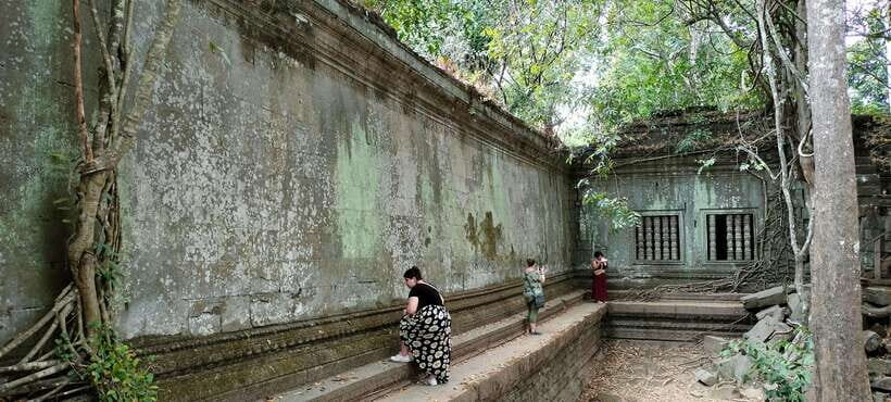 Siem Reap Tour Guide: Angkor Wat Sunrise Tour & Beng Mealea - Banteay Srei: pink carvings and time to breathe