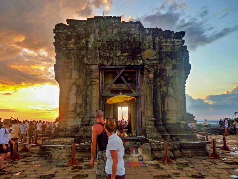 Small-Group Full Day Angkor wat Guide tour with Sun set - Banteay Kdei and your lunch break: regain energy without losing the route