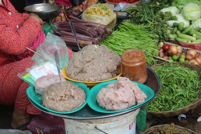 Street Food Tasting Tour including Dinner - Siem Reap Night Market Time: Stalls, Bright Lights, and the Bug-Fueled Fear Factory Challenge