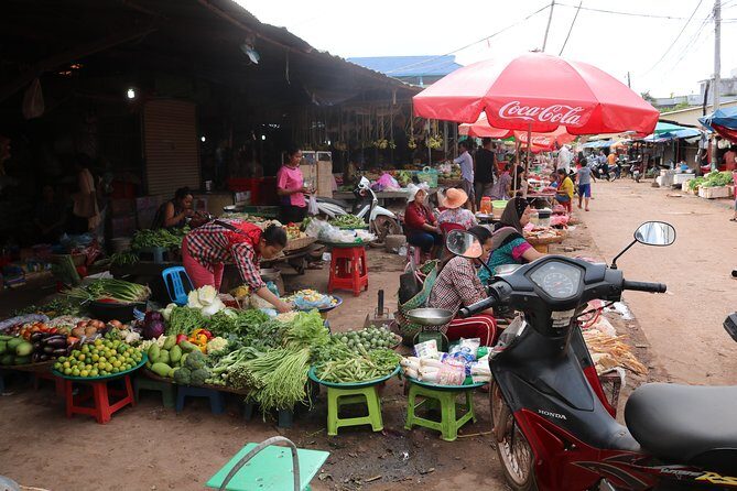 Street Food Tasting Tour including Dinner - Getting From Stop to Stop: Remok Rides and a Real Evening Pace