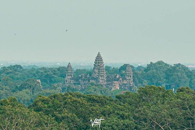 Sunrise Small Group Tour in Siem Reap - Bayon Temple: the smiling faces with guided context