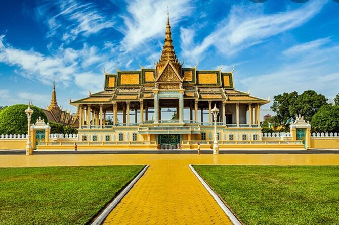 Taxi Siem Reap to Phnom Penh-English Speaking Driver - Stop options: market photos, bridge views, and lunch breaks