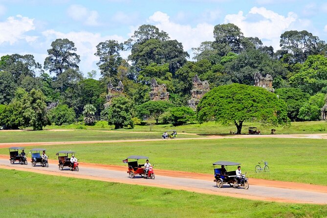 The Angkor Temples from Sunrise by Tuk Tuk - Stop 3: Bayon Temple and the symmetry that hits you