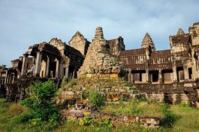 The Ultimate Angkor Wat Temple Private Day Trip - Tuk-tuk Pickup and the Role Your Guide Plays