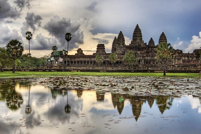 Three-day tour Discovering Siem Reap highlight ,Beng Mealea and Floating Village - Preah Khan: a huge monastic complex with lots to explore