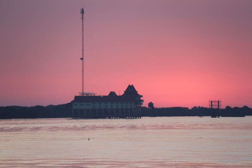 Tonle Sap Cruise & land Tour between Phnom Penh & Siem Reap - A one-way Phnom Penh–Siem Reap day that feels like real travel
