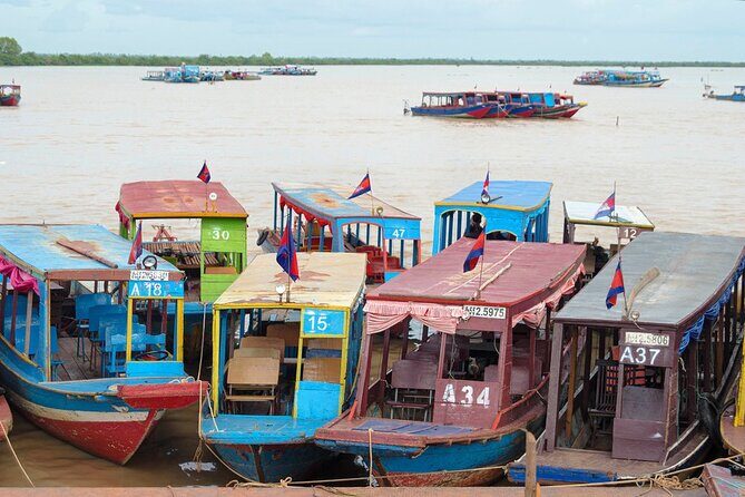 Tonle Sap Lake & Kampong Khleang Village Day Tour - On the water: Kleang River cruising toward Kompong Khleang