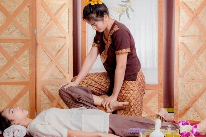 Traditional Head, Back & Shoulder Massage in Siem Reap - Therapists, Service Quality, and the Human Touch