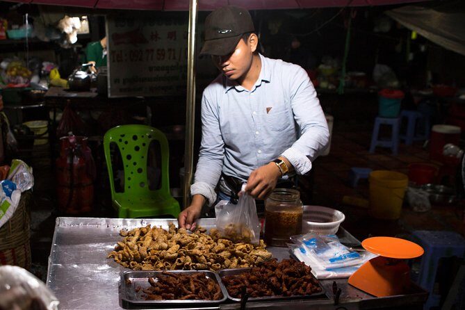 Ultimate Phnom Penh Food Tour by Tuk Tuk: 20 Tastings and Drinks - Wat Phnom Main Affair: Dinner Feast, Free-Flow Beer, and a Live Band
