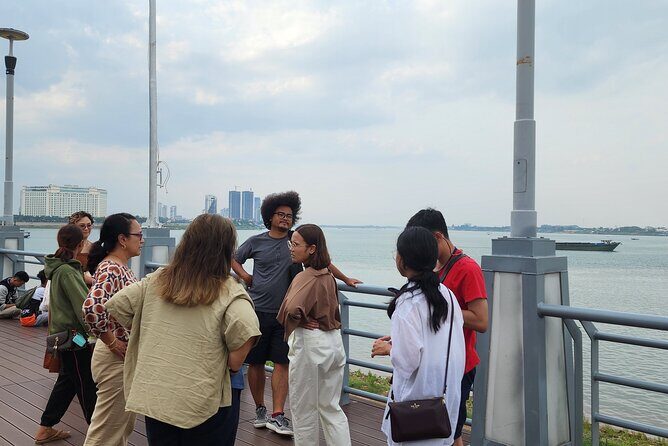 Visit 11 Places in One Day including S21 & Killing Field - Independence Monument: a photo stop at the city’s crossroads