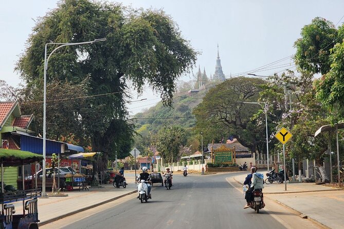 Visit Phnom Udong and Silk Island by Khmer Traditional Tuk-Tuk - Udong Mountain: a 2-hour walk with five places and big sightlines
